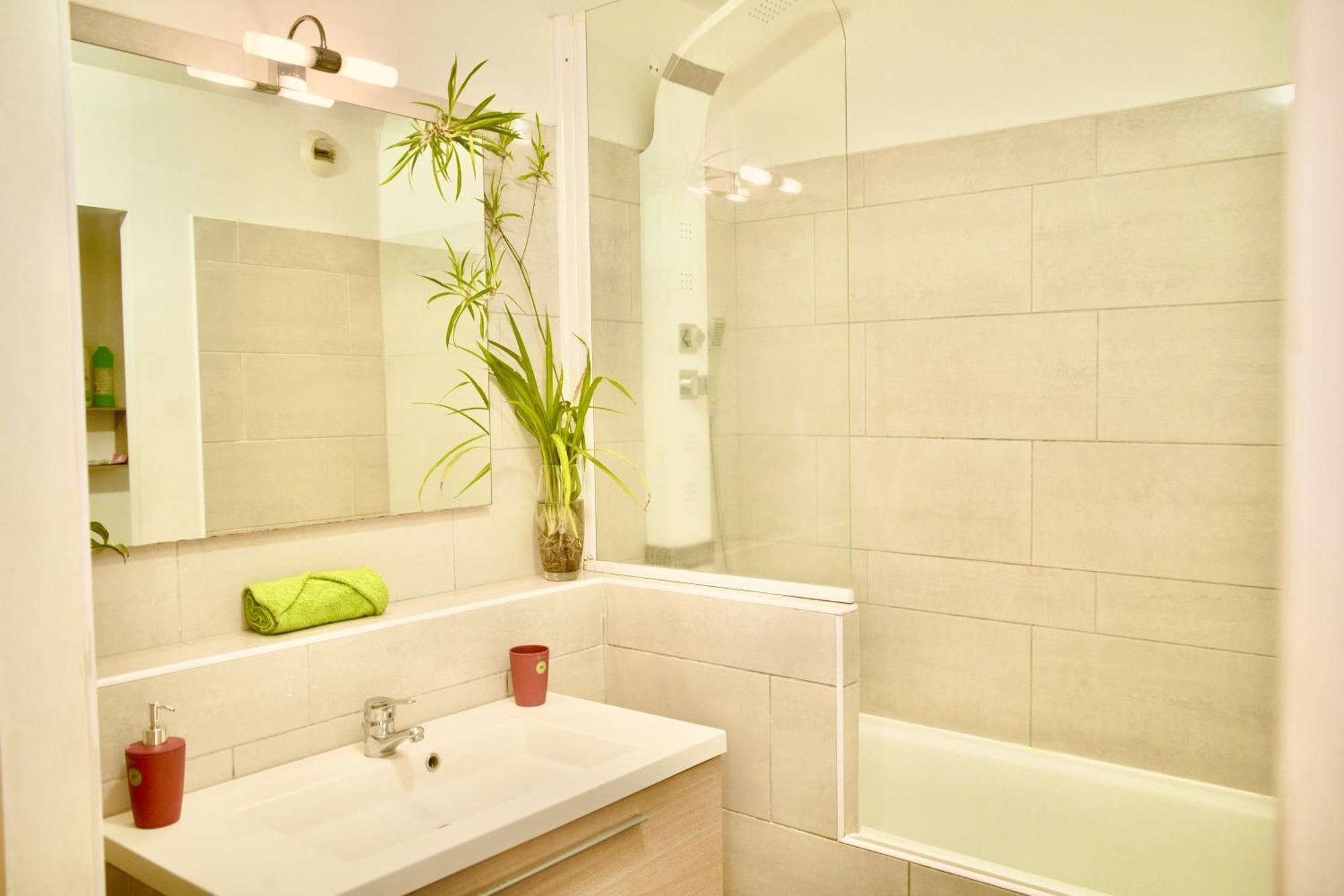 Les Balcons Du Theatre Apartment แซ็งต์-จีลส์-เลส์-แบ็งส์ ภายนอก รูปภาพ
